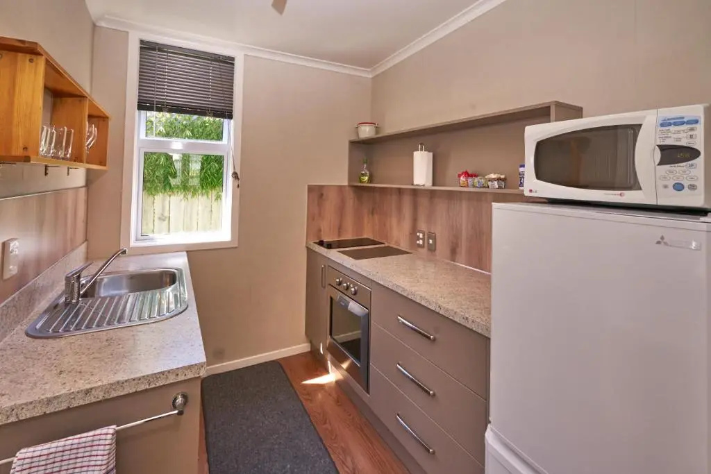 Accommodation Fiordland The Bach - One Bedroom Cottage at 226B Milford Road
