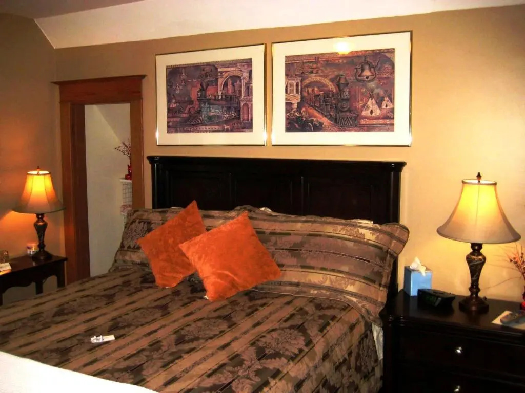 Standard Double room with balcony (full double bed)
