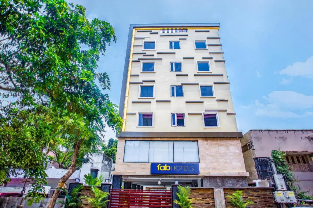 Fabhotel Rr Grand