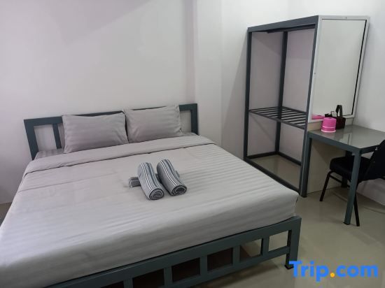 Phetnamnueng Apartment