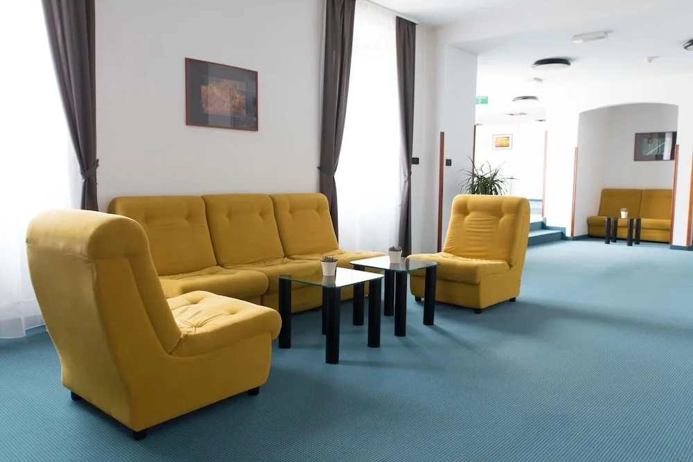 Lobby & Reception