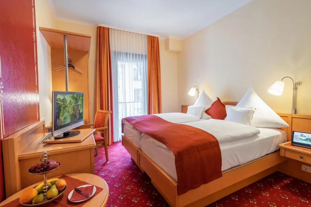 Classic Double room with balcony (full double bed)