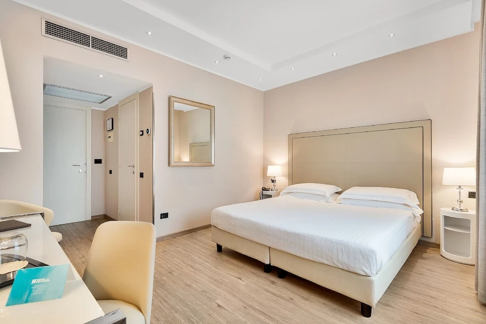 Superior Double room with partial sea view (full double bed)