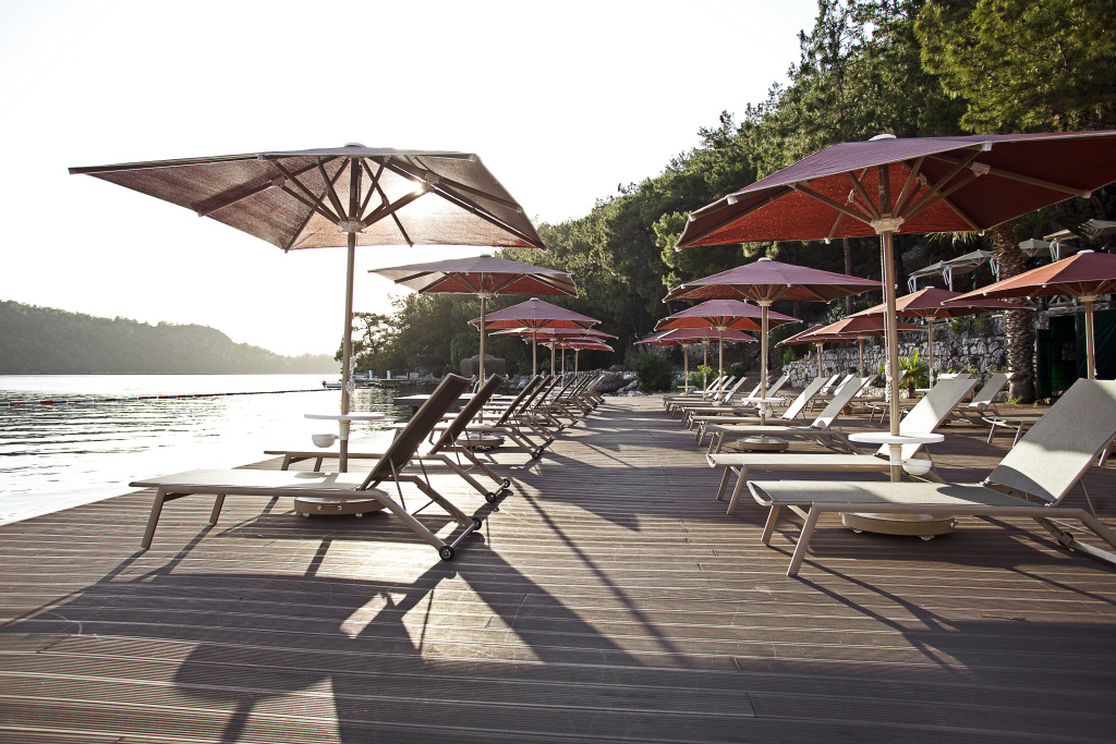 Beach & Waterfront