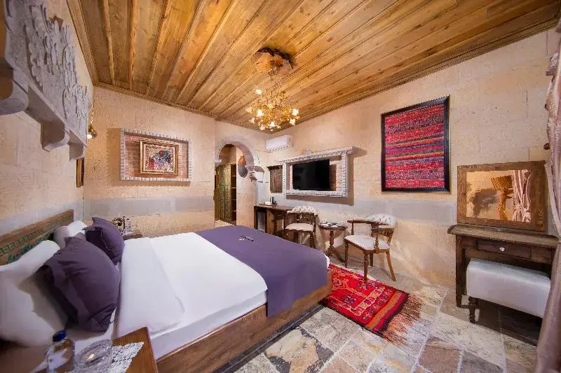 Deluxe Double room with balcony (full double bed)