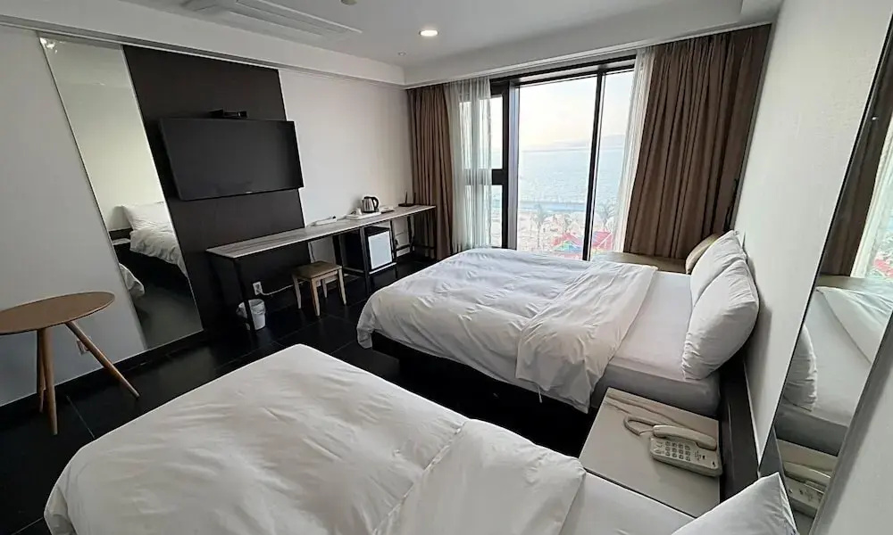 Premium Double room with ocean view (twin beds)