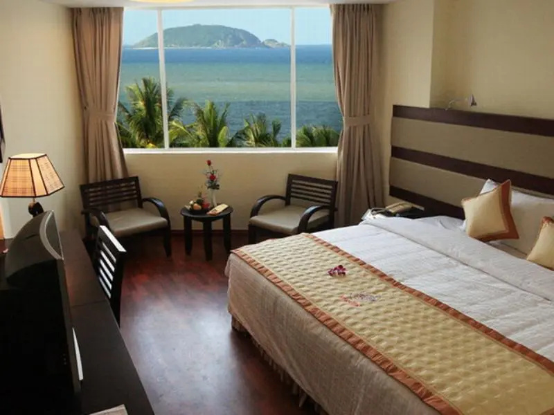 Deluxe Double room with city view (full double bed)