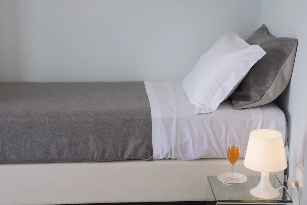 Classic Single room with balcony (single bed)