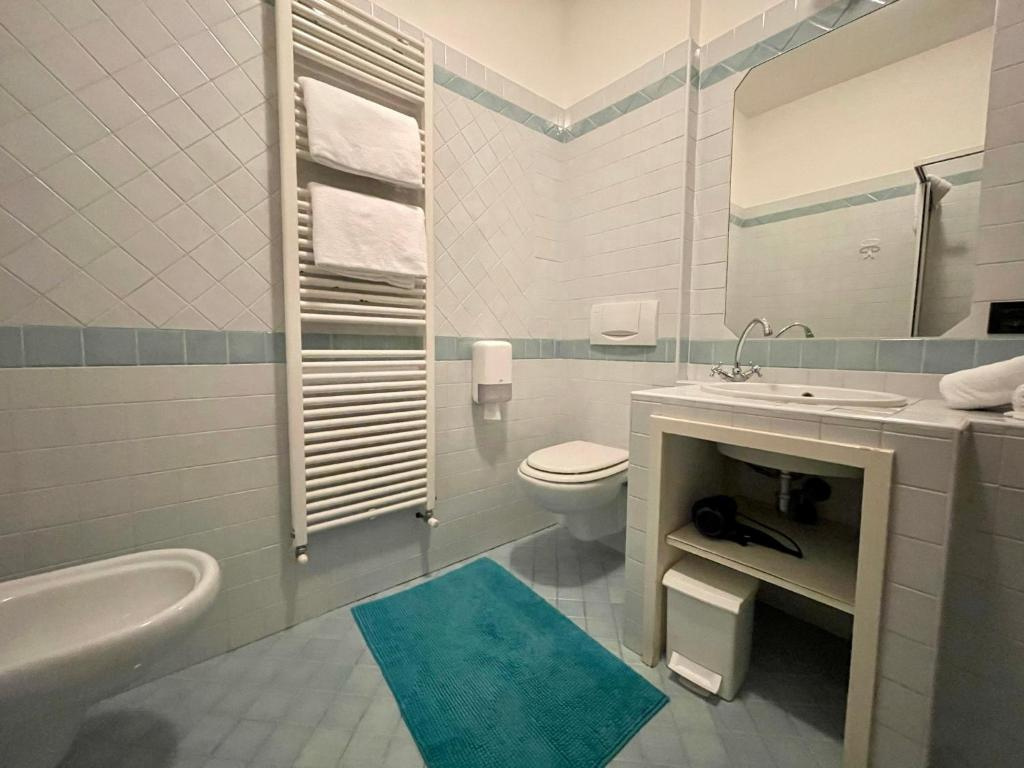 Standard Double room with lake view (full double bed)