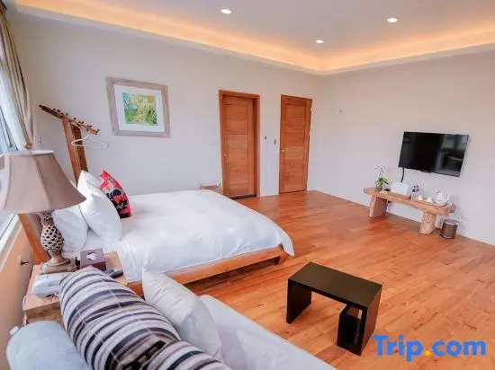Deluxe Double room with balcony (full double bed)