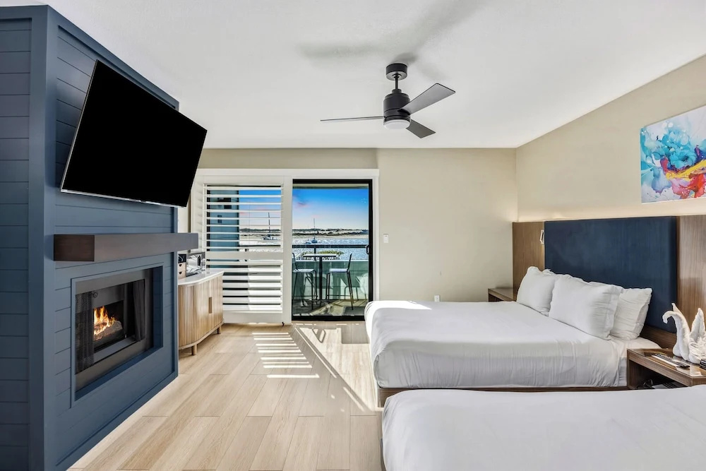 Superior Quadruple room with balcony and with harbour view