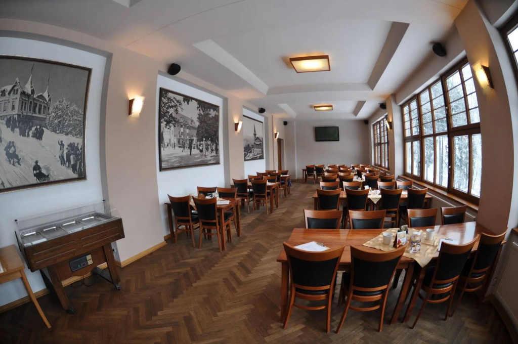 Food & Beverage