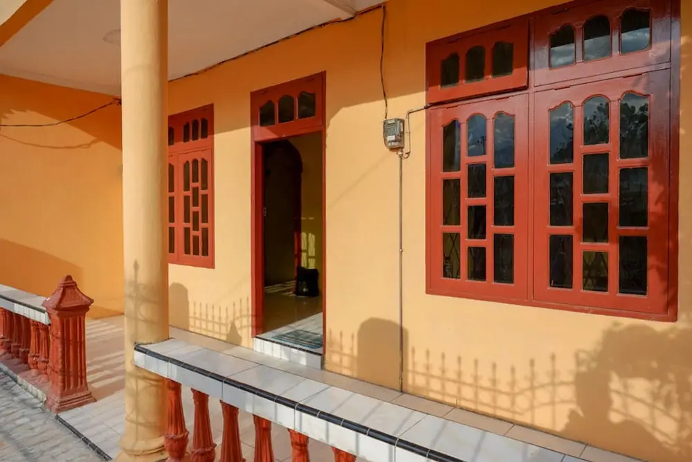RedDoorz near Universitas Alkhairaat Palu