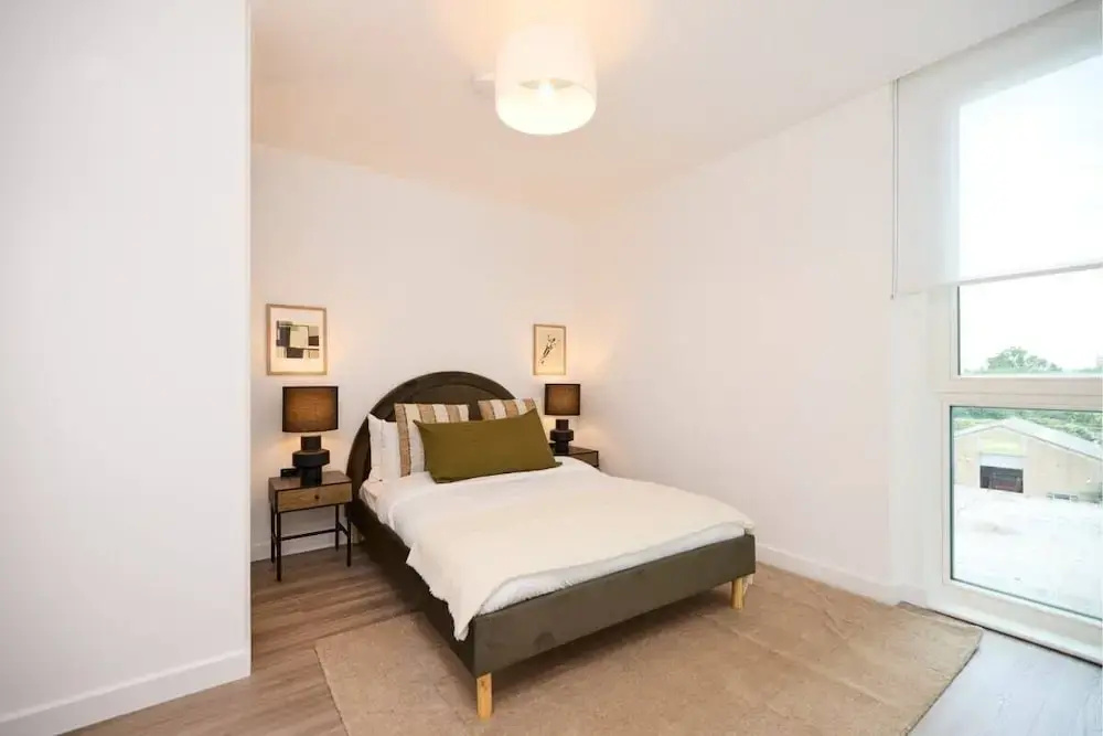 The Tottenham Classic - Charming 2BDR Flat with Balcony