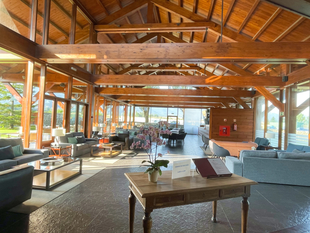 Lobby & Reception