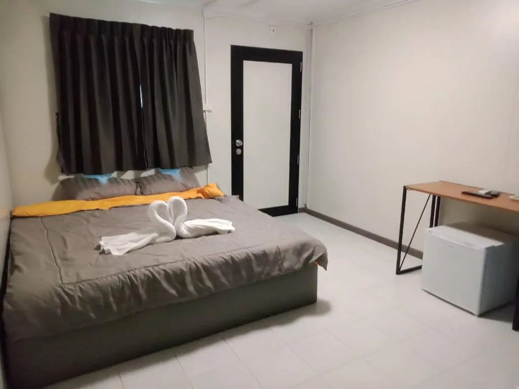 Deluxe Double room (full double bed)