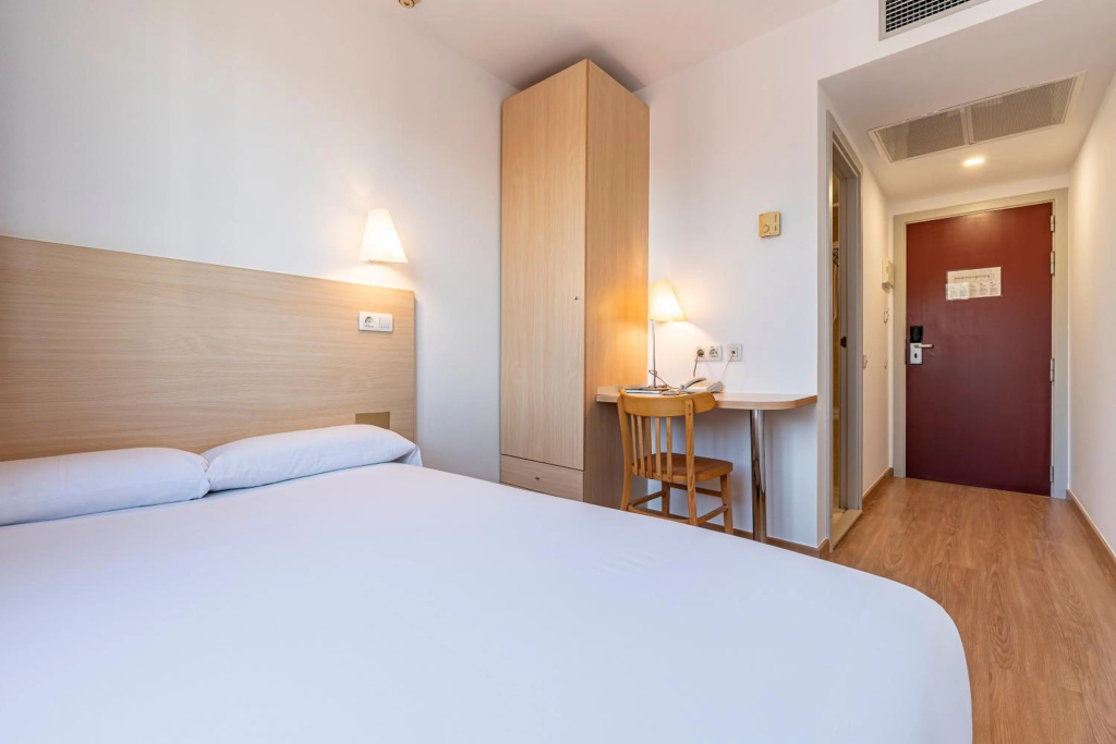 Hotel Basic — 4