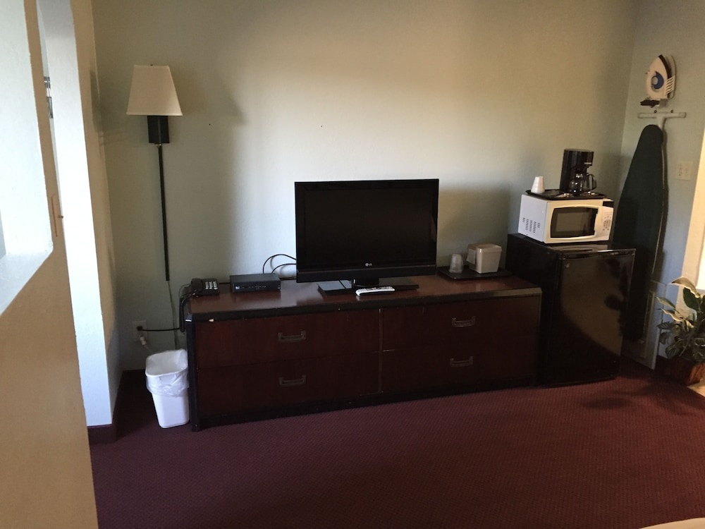 Budget Inn — 4