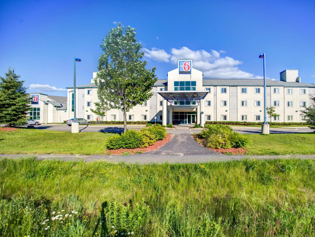 Motel 6 Huntsville, ON