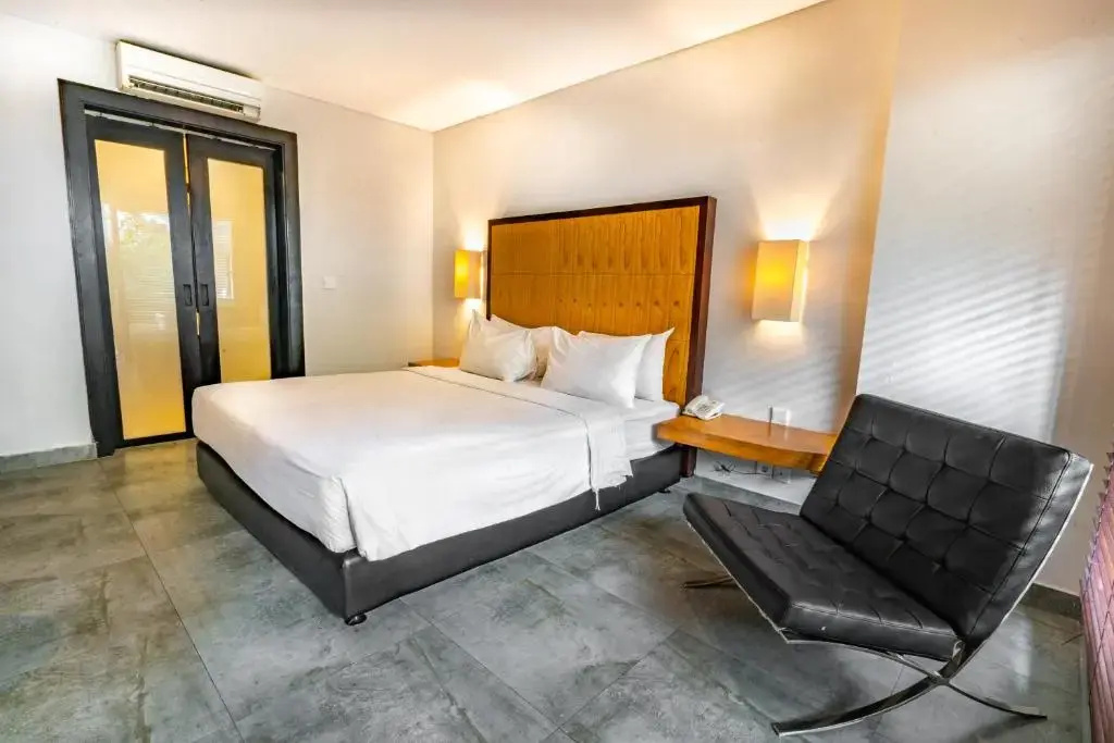 Deluxe Double room (full double bed)