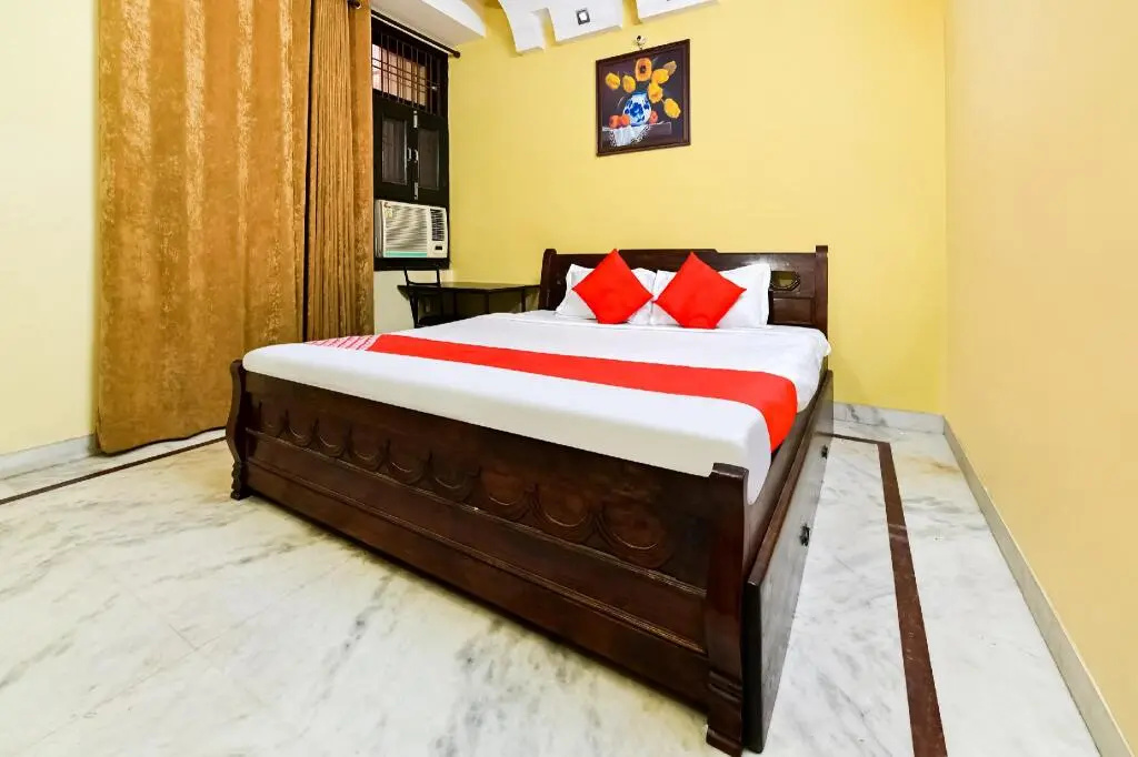 Lucky Guest House by OYO Rooms