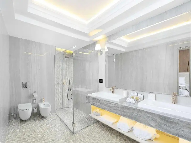 Double Junior Suite (full double bed)