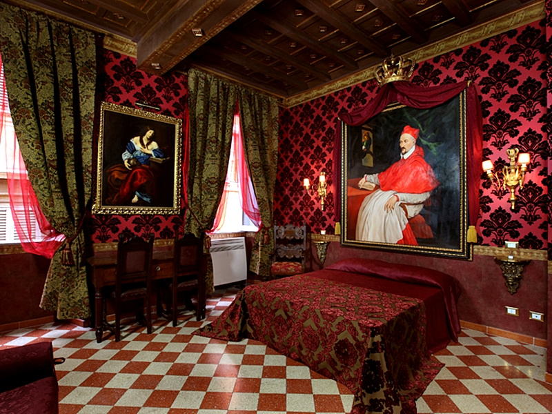 Standard Triple room with street view