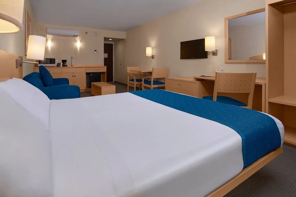 Double Suite (full double bed)