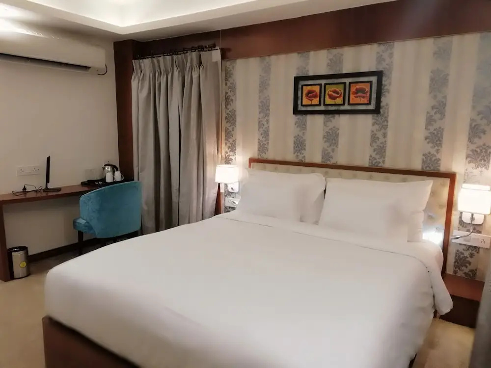 1 Bedroom Deluxe Double room with city view (full double bed)