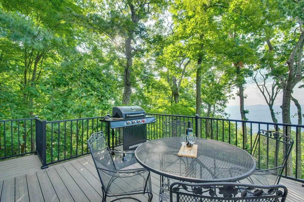 Serene Hideaway With Views, 1 Mi to Hike & Ski!
