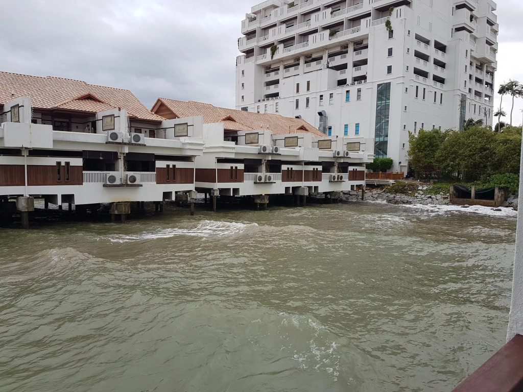 Crystal Private Water Chalet