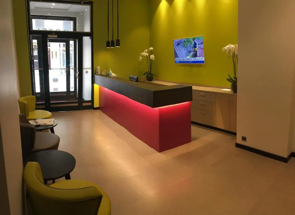 Lobby & Reception