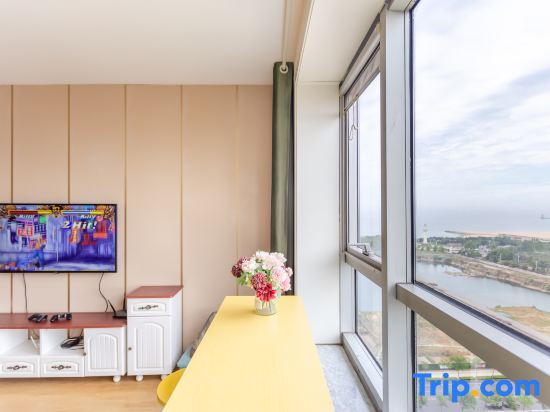 Люкс с 2 комнатами с видом на море в Rizhao Shuohai Seaview Homestay (Wanpingkou Branch)