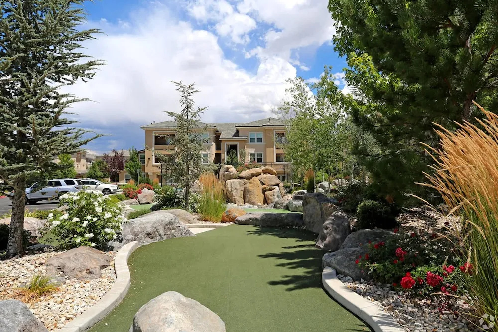 New Cozy 1BR Apt With Gym Sauna Heated Pool Access