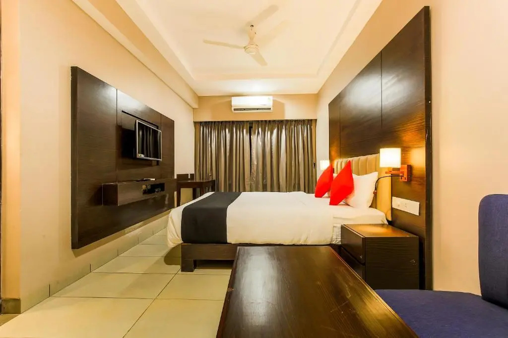 Deluxe Double room (full double bed)