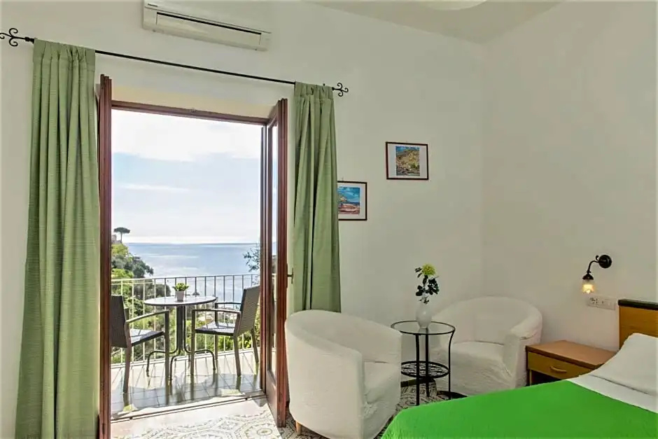 Standard Double room with balcony (full double bed)
