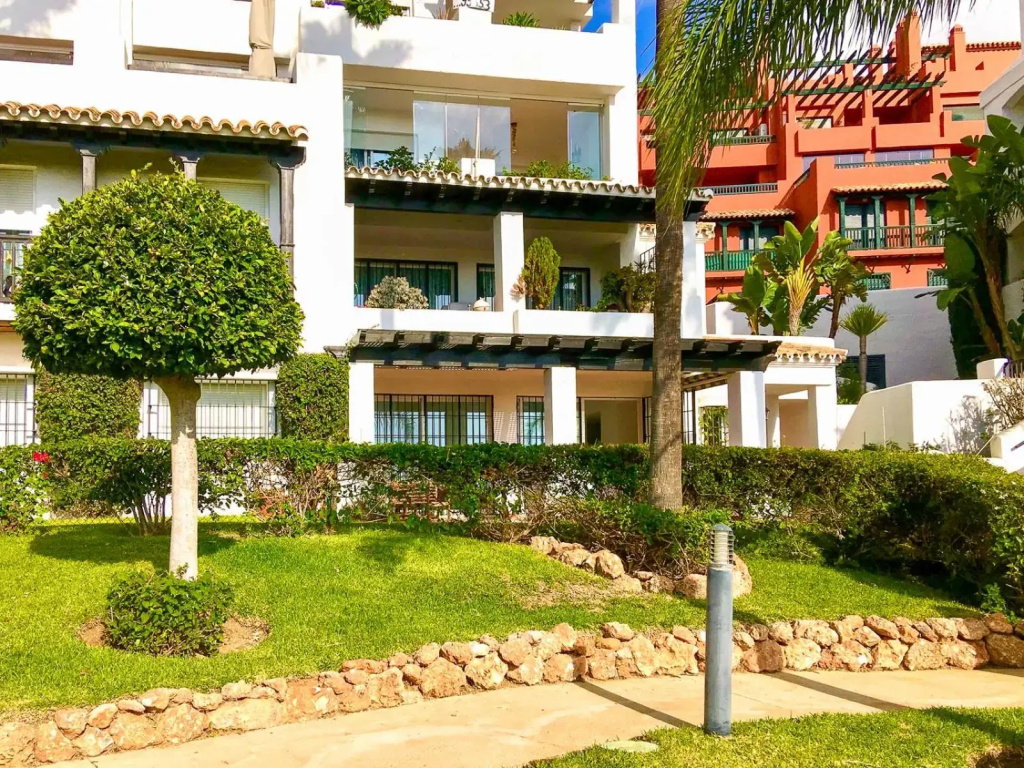 57-Beautiful Apartment with Stunning Views in Calahonda, Mijas