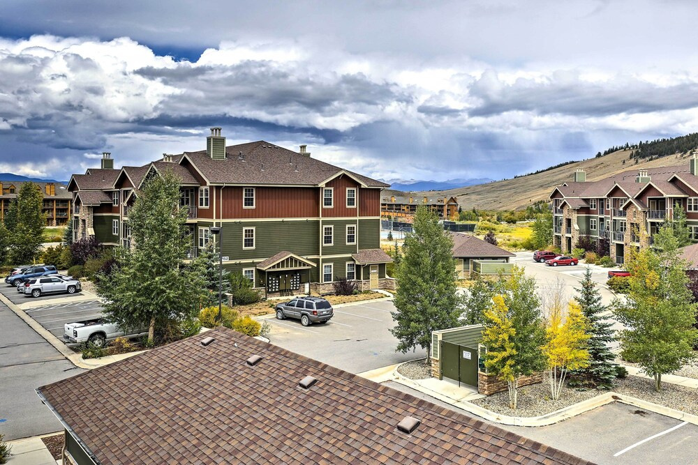 18 Mi to Winter Park: Granby Condo w/ Covered Deck