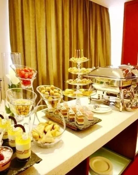 Iris Orchard All Suites Hotel (Tangshan Convention Center) - фото 12