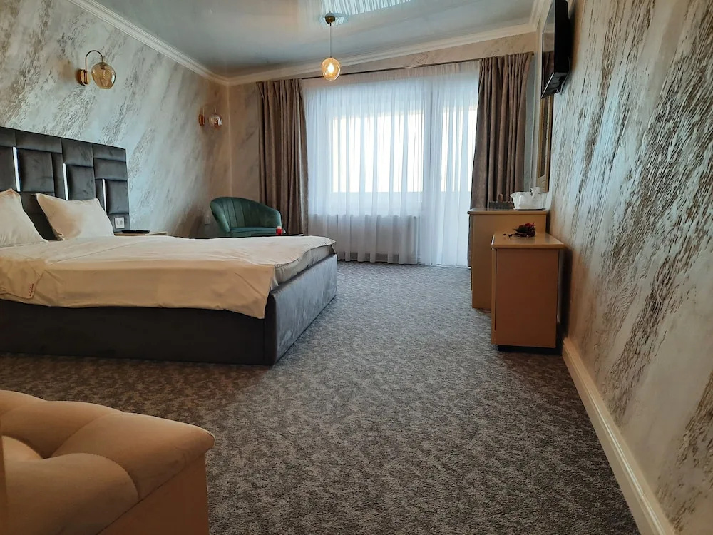 Deluxe Double room with balcony (full double bed)