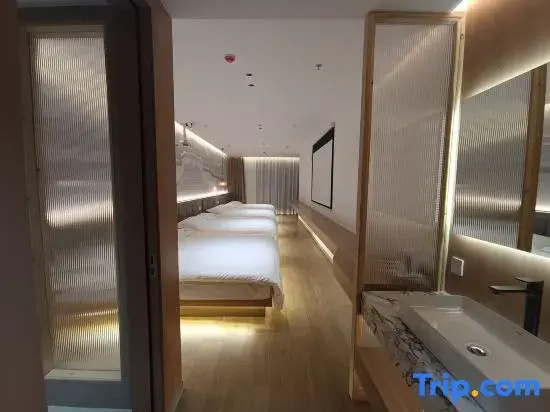 Premier room