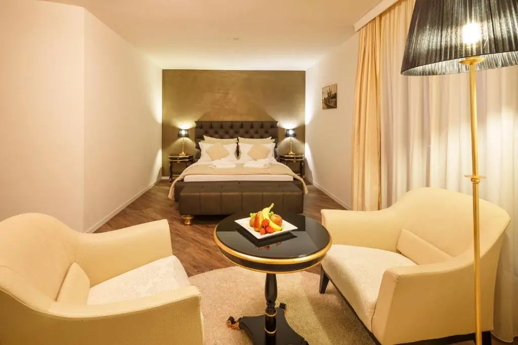Business Hotel First - Chambres