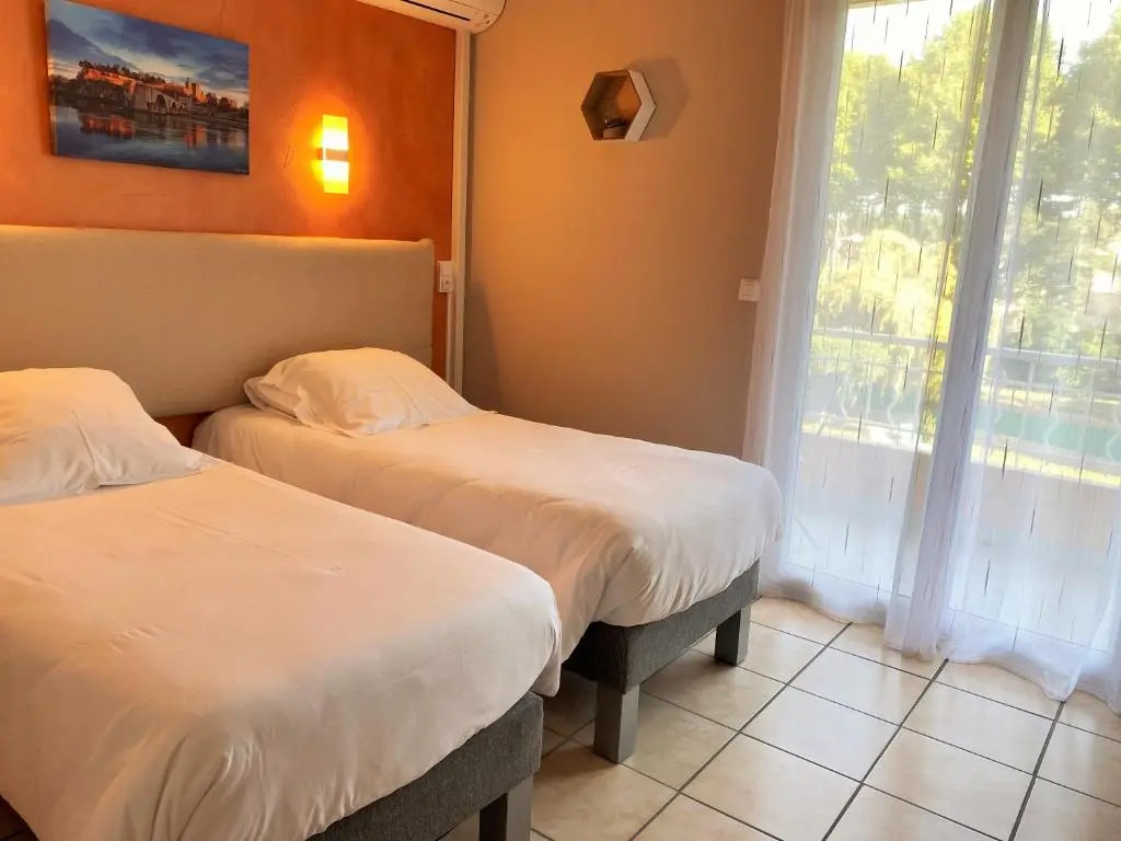 Standard Double room with pool view (twin beds)