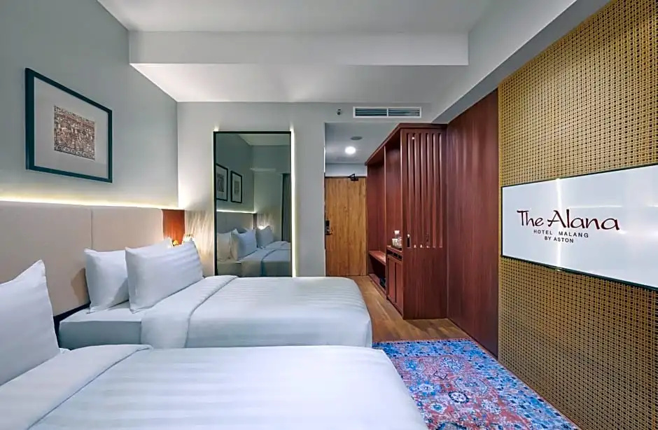 The Alana Hotel Malang Room Type - Deluxe Double room (full double bed)