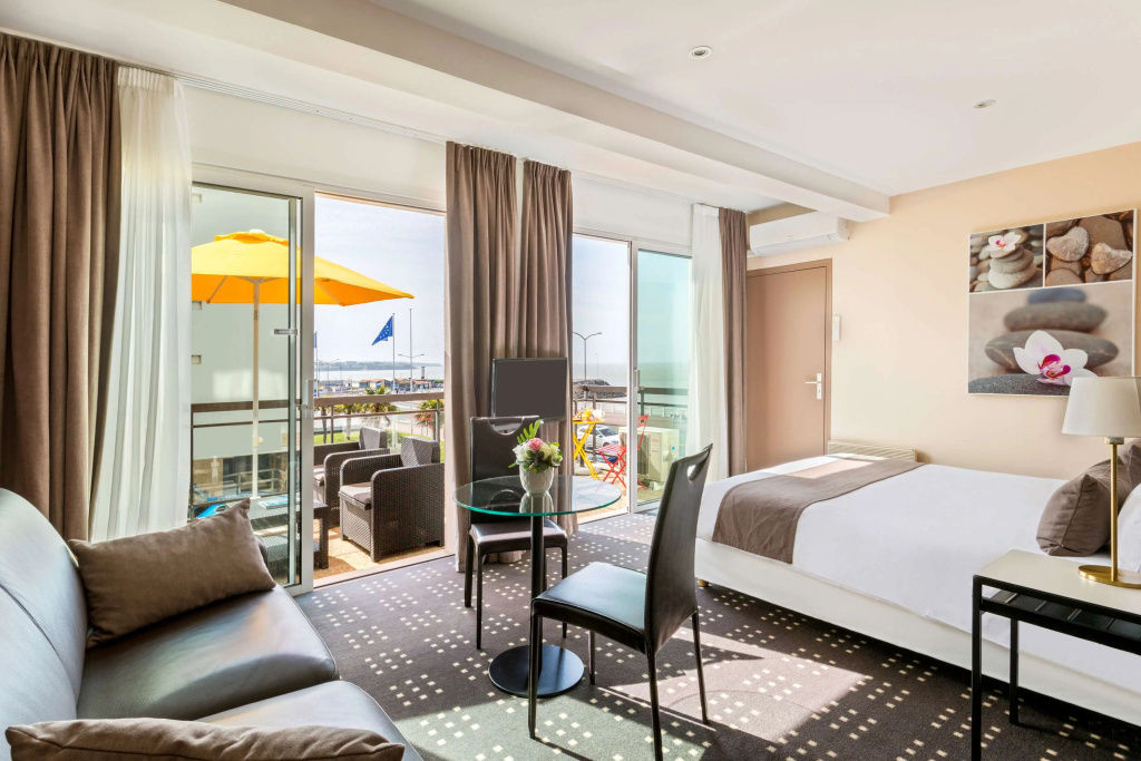 Double Junior Suite (full double bed)