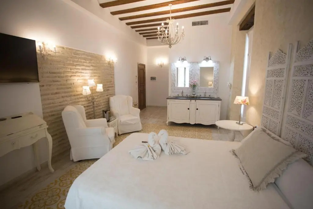 Deluxe Double room with balcony (full double bed)