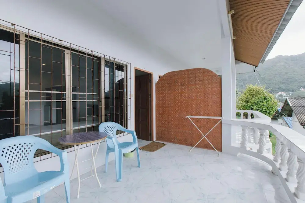 Бунгало с балконом в Kataonsea Bungalows