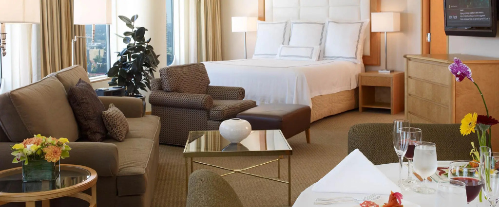 Standard Double room with harbour view (full double bed)