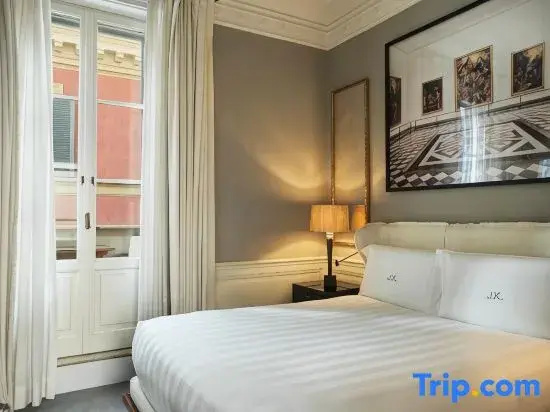 Classic Double room (full double bed)