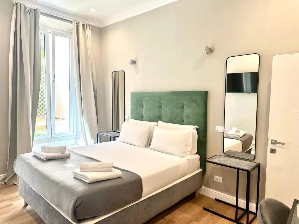 Deluxe Double room with balcony (full double bed)